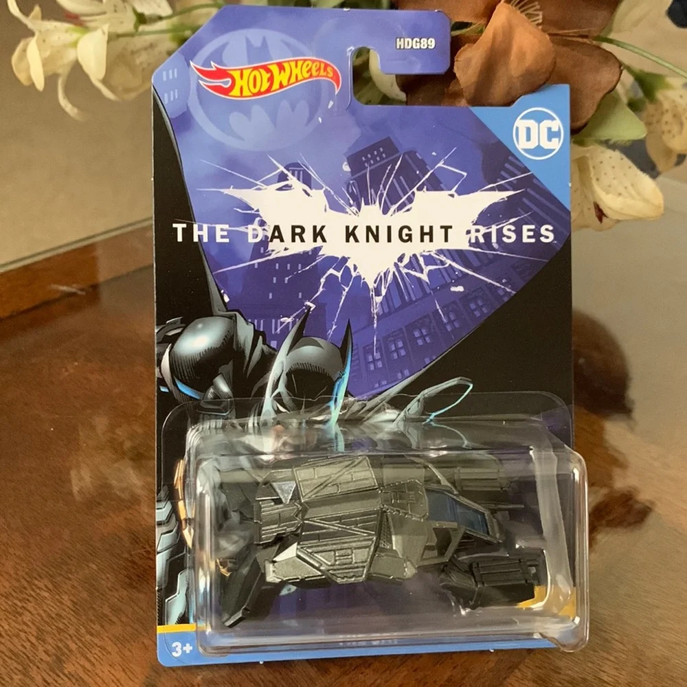 Hot Wheels Dark Knight Rises Flying Bat Car DC Comic Batman Plane New Hotwheels
